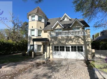 Casa · 251m² · 6 Ambientes · 2 Cocheras · Venta - Casa en Saint Thomas - Canning