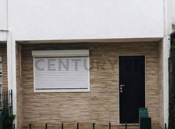Casa · 70m² · 4 Ambientes · 1 Cochera · Inversionistas! a Pasos Av Lezica - Venta Dúplex 3 Dorm, Alq.$20.000 Garantía Cgn