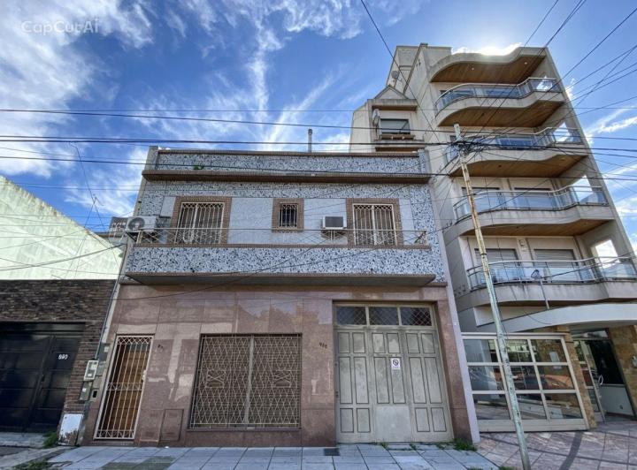Casa · 180m² · 5 Ambientes · 2 Cocheras