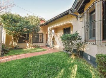 Casa de 4 ambientes, Almirante Brown · Casa 4 Ambientes con Gran Parque en Venta - Longchamps