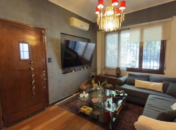 Casa · 156m² · 5 Ambientes · 1 Cochera · Casa de 4 Amb. con Jardín y Piscina