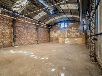 Bodega-Galpón · 433m² · 3 Ambientes · 3 Cocheras · Venta Galpón Depósito. 2 Plantas. con Departamento 2 Ambientes. Lomas del Mirador