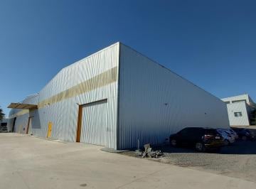 Bodega-Galpón · 2000m² · 1 Ambiente · 8 Cocheras · Nave Industrial en Ferreyra, Camino El Carmelo. 2000 m².