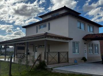 Casa de 6 ambientes, Presidente Perón · Casa en Alquiler C/ Cochera en La Magdalena Canning