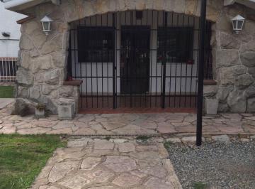 Casa en Alquiler de 4 ambientes Bernal Este · Departamento Tipo Casa