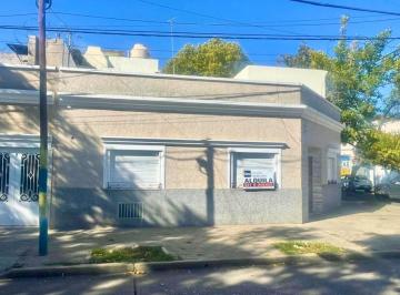 Casa de 4 ambientes, Rosario · Casa en Alquiler en Barrio Arroyito