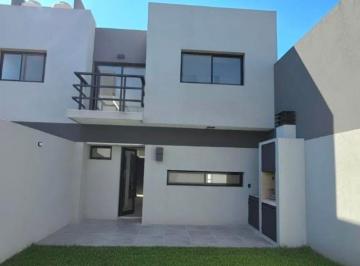 Casa de 4 ambientes, General San Martín · Duplex 4 Ambientes con Cochera y Jardín a Estrenar!