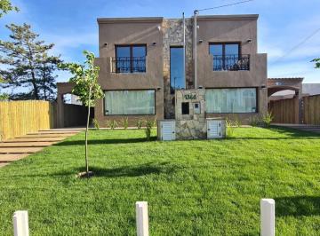 Edificio · 200m² · 6 Ambientes · Complejo en Venta - 4 Dorm. 4 Baños - Cochera - 540 m² - Monte Hermoso
