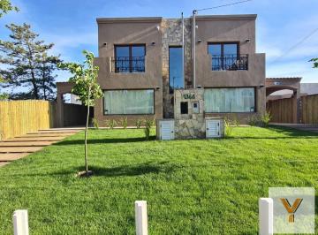 Edificio · 200m² · 6 Ambientes · Complejo en Venta - 4 Dorm. 4 Baños - Cochera - 540 m² - Monte Hermoso