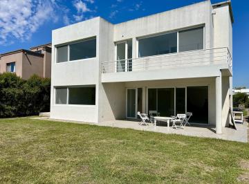 Casa · 227m² · 3 Dormitorios · Casa en Alquiler Anual en Los Sauces - Nordelta
