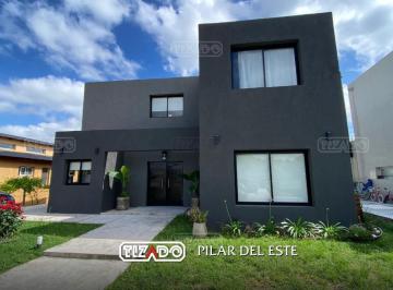 Casa · 151m² · 5 Ambientes · Casa en Venta en Santa Elena, Pilar del Este, Pilar