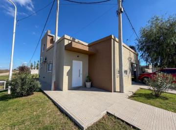 Casa · 3 Ambientes · 1 Cochera · Casa de 2 Dorm. con Pileta y Cochera en Susana