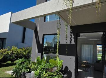Casa · 185m² · 5 Ambientes · 4 Cocheras · Casa en Terralagos Barrio Plaza