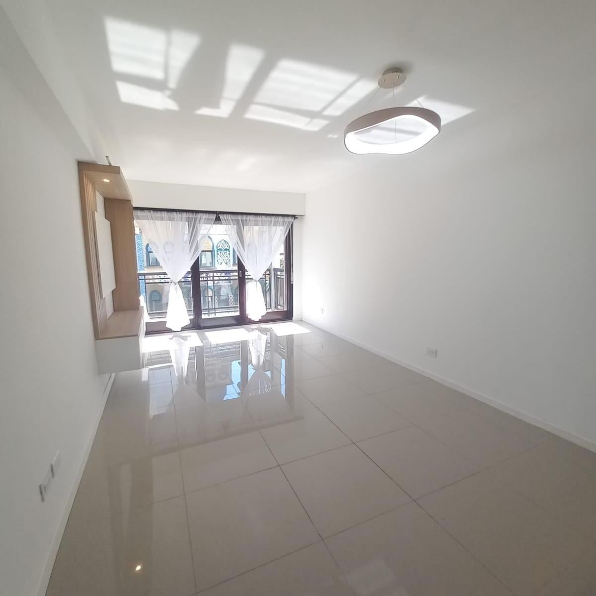 Departamento de 3 ambientes a la calle con balcón saliente