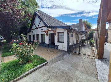 Casa · 250m² · 7 Ambientes · 1 Cochera · Casa en Venta - 5 Dorm. 2 Baños - San Martín de Los Andes