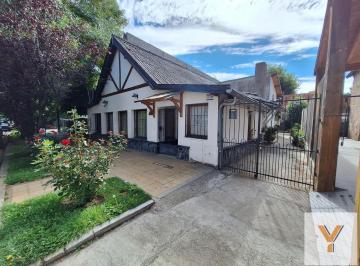 Casa · 250m² · 7 Ambientes · 1 Cochera · Casa en Venta - 5 Dorm. 2 Baños - San Martín de Los Andes
