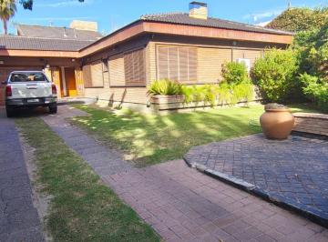 Casa · 416m² · 8 Ambientes · 1 Cochera · Greenwood Inversiones Inmobiliarias Vende Hermosa Casa en Guaymallen