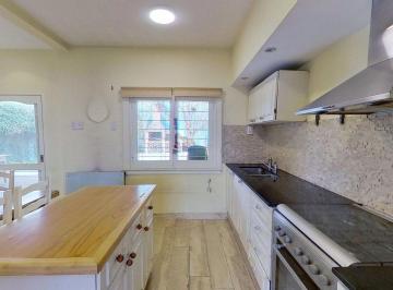 Casa · 192m² · 4 Ambientes · 1 Cochera · Venta Casa 5 Ambientes Pileta y Cochera Quilmes