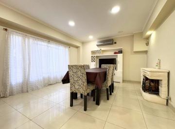 Casa · 129m² · 6 Ambientes · 3 Cocheras · Casa 6 Amb en Venta - Country Club B Provincia