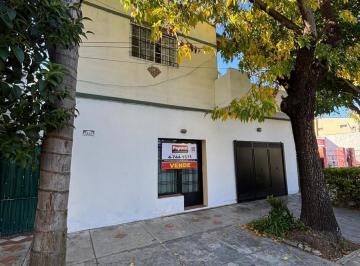 Casa · 247m² · 6 Ambientes · 2 Cocheras · Casa Multifamiliar con 3 Viviendas