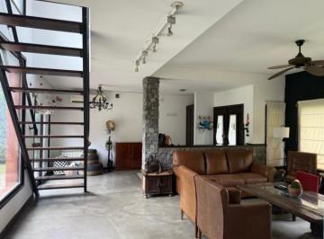Casa · 200m² · 4 Ambientes · 2 Cocheras · Casa en Alquiler 4 Ambientes en Mapuche Cc
