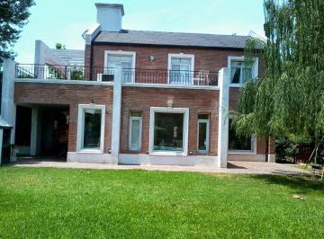 Casa · 235m² · 5 Ambientes · Casa en Venta - 4 Dorm. 4 Baños - General Pacheco