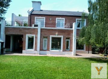 Casa · 235m² · 5 Ambientes · Casa en Venta - 4 Dorm. 4 Baños - General Pacheco