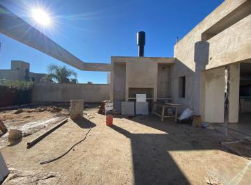 Casa · 95m² · 6 Ambientes · 2 Cocheras · Casa en Venta en Docta 2 Dorm. Frente a Plaza