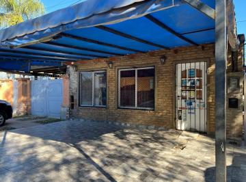 Casa · 156m² · 5 Ambientes · Venta Casa 4 Dorm. con Local Comercial en Funes Centro