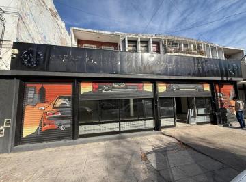 Local comercial · 270m² · 2 Cocheras · Local a La Calle en Alquiler en Ramos Mejia
