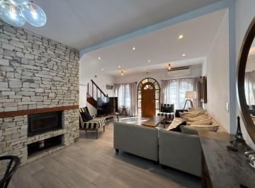 Casa · 226m² · 5 Ambientes · 1 Cochera · Venta Casa 5 Amb. San Miguel Patio Pileta Cochera