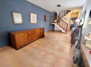 Casa · 100m² · 5 Ambientes · 1 Cochera · Triplex C/jardín y Cochera | 3 Dorm| Olivos | Permuta Ok