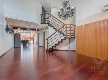 Casa · 270m² · 6 Ambientes · 4 Cocheras · Casa de 6 Ambientes Apta Crédito en Villa del Parque, Sobre Lote Propio
