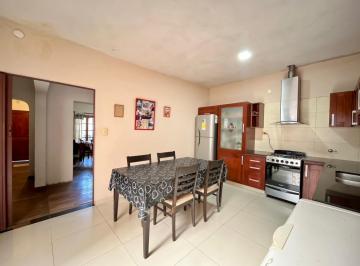 Casa · 125m² · 4 Ambientes · 1 Cochera · Venta/permuta - Casa de 2 Dorm. con Cochera. La Florida, Rosario.