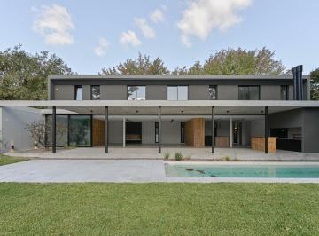 Casa · 268m² · 6 Ambientes · 2 Cocheras · Casa en Las Lomas de San Isidro