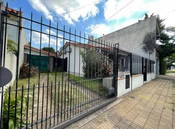 Casa · 120m² · 4 Ambientes · 1 Cochera · Casa 4 Ambientes con Cochera Descubierta y Jardín en Lomas de Zamora