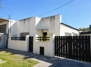 Casa · 128m² · 4 Ambientes · 1 Cochera · Casa en Venta Tolosa - La Plata