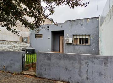PH · 77m² · 3 Ambientes · Casa PH en Venta. con Lote y Potencial de Desarrollo. Quilmes Oeste