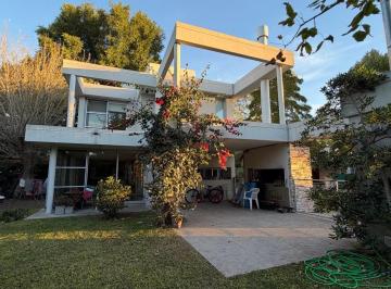 Casa · 220m² · 5 Ambientes · 5 Cocheras · Casa - Club El Carmen