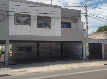 Departamento · 64m² · 2 Ambientes · 1 Cochera · Casa Departamento 2 Dorm. con Patio y Cochera en Pb – Arroyito