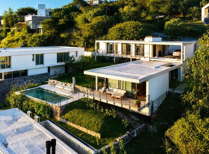 Casa · 450m² · 6 Ambientes · 2 Cocheras