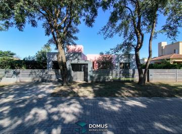 Casa · 210m² · 7 Ambientes · 2 Cocheras · Venta Casa El Prado