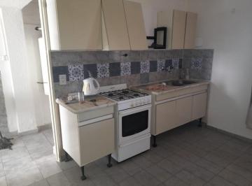Casa de 4 ambientes, Godoy Cruz · Casa con 200 m² de Terreno y 3 Dorm. en Alquiler Barrio Supe