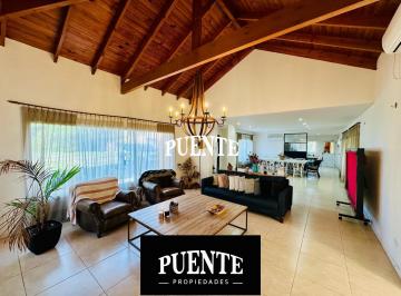 Casa · 218m² · 5 Ambientes · 2 Cocheras · Casa en Barrio Fincas de San Vicente Golf Venta - Alquiler Amueblado