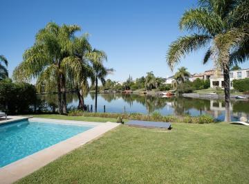 Casa · 240m² · 3 Dormitorios · 3 Cocheras · Venta Casa Las Glorietas Nordelta Barrio Cerrado Tigre