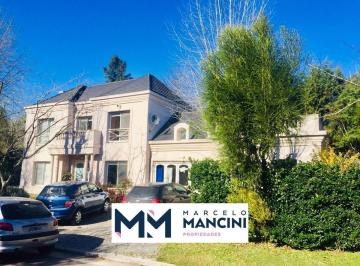 Casa · 300m² · 6 Ambientes · 1 Cochera · Venta Casa en Solar del Bosque 5 Ambientes