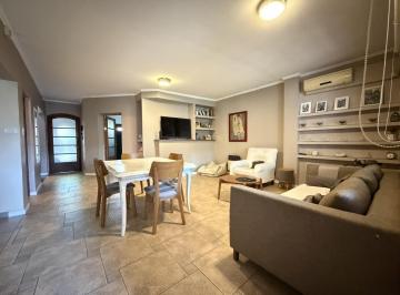 Casa · 250m² · 7 Ambientes · 1 Cochera · Casa Lista Para Vivir en Echesortu