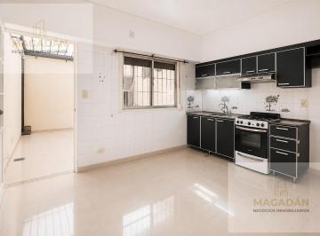 Casa · 70m² · 4 Ambientes · 1 Cochera · Venta - Casa de 4 Ambientes en Villa Sarmiento - Apto Crédito - Acepta Permuta