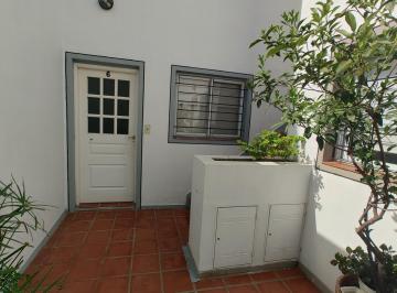 Casa · 64m² · 5 Ambientes · 1 Cochera · Venta Casa Departamento en Pb con Patio Amplio y Cochera – Arroyito