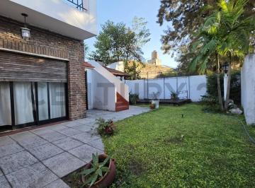 Casa · 277m² · 4 Ambientes · 1 Cochera · Venta Casa 4 Amb Jardín Parrilla Cochera Permuta